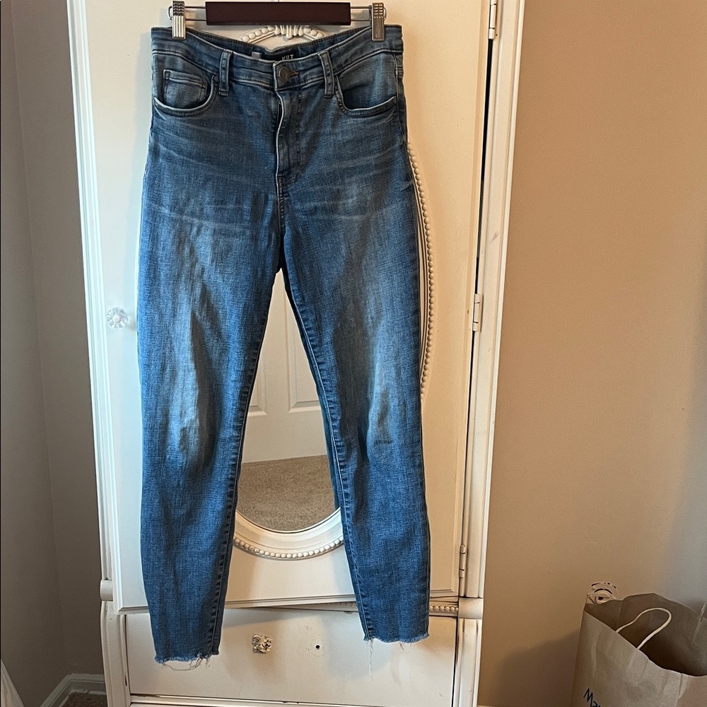 Kut from the Kloth Skinny Jeans in Medium Blue Wash